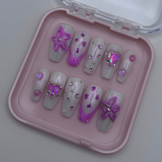 Extensions d'ongles press on Valentine pink de la marque Onailsbymanon, finition lisse et élégante, prêtes à appliquer.